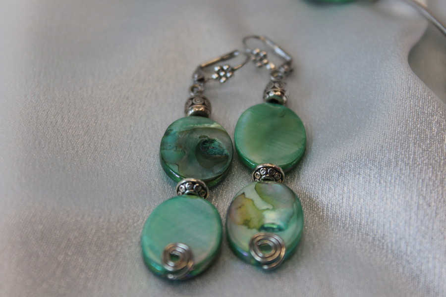 Parure-Collier-Bracelet-Boucle dOreille-Nacre Vert et Perles Métal (10)
