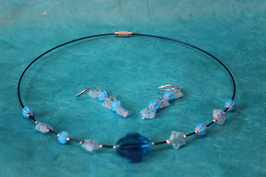 Parure-Collier-Boucle dOreille-Perles de Verre Bleues à Motifs (2)