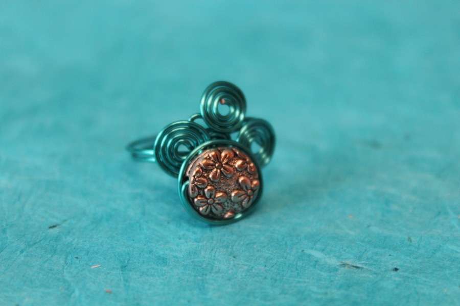 Bague Fil de dAliminium Bleu et Perle Métallique (2)