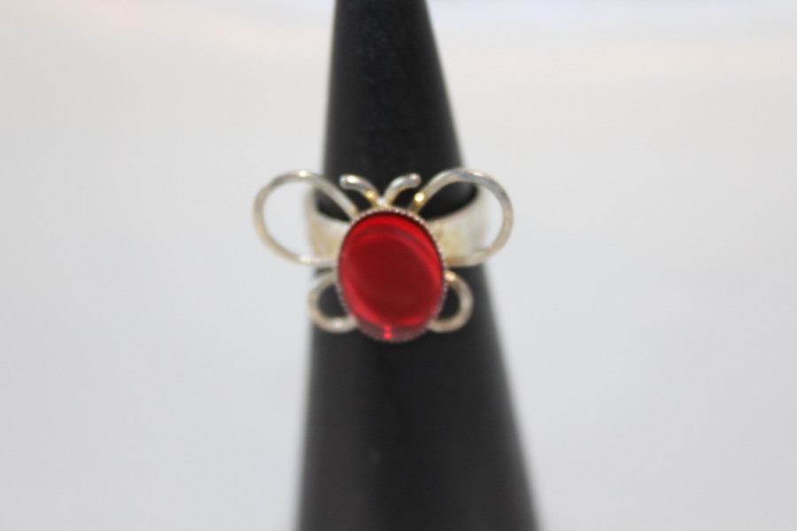 Bague Support Papillon Acier Inoxydable et Résine Rouge (3)