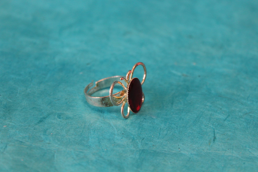 Bague Support Papillon Acier Inoxydable et Résine Rouge (4)