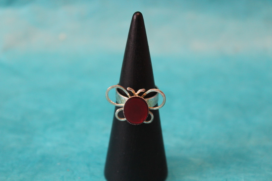 Bague Support Papillon Acier Inoxydable et Résine Rouge (6)