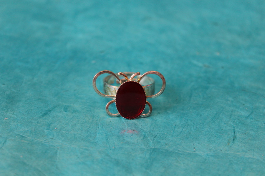 Bague Support Papillon Acier Inoxydable et Résine Rouge (5)