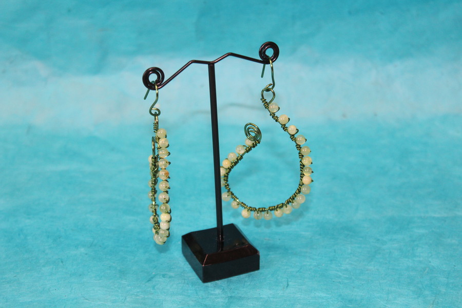 Boucle dOreille Fil Aluminium Vert et Perles de Fluorine Verte (5)