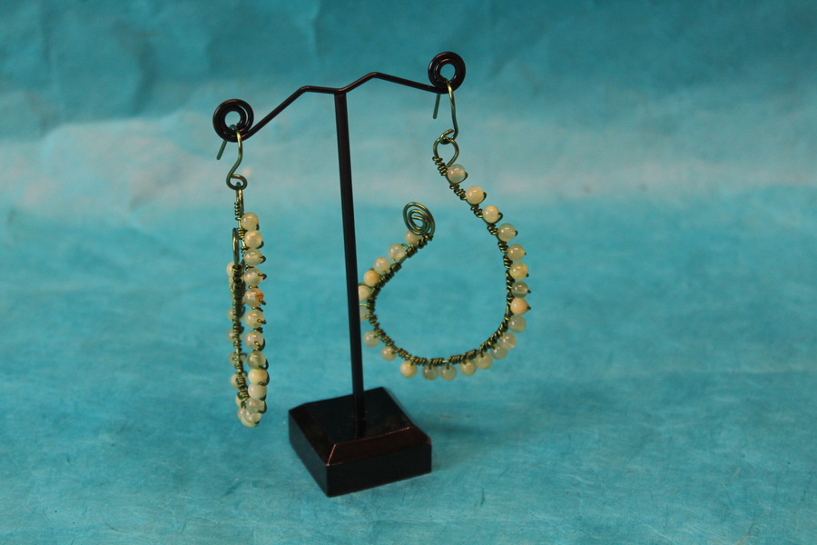 Boucle dOreille Fil Aluminium Vert et Perles de Fluorine Verte (4)