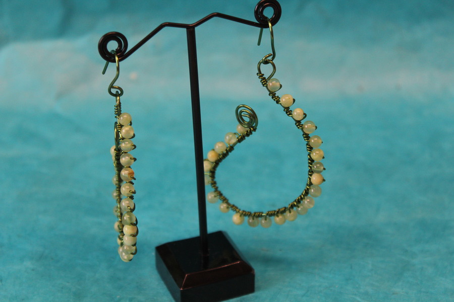 Boucle dOreille Fil Aluminium Vert et Perles de Fluorine Verte (6)