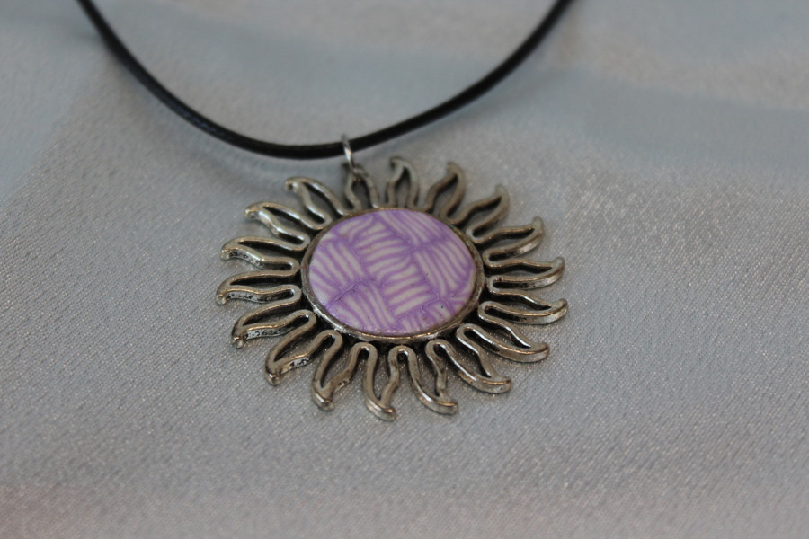 Collier Coton Ciré Noir Support Soleil et Polymere Blanche et Parme (6)