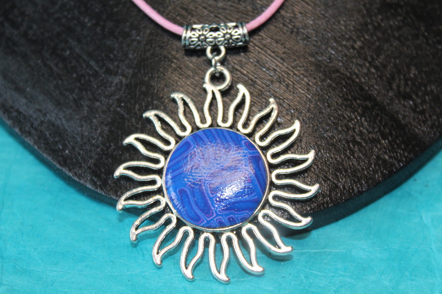 Collier Coton Ciré Rose, Support Soleil et Polymere Tons Bleus et Rose (3)