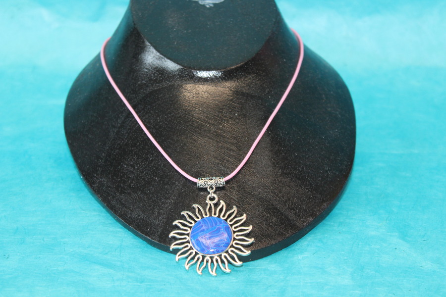 Collier Coton Ciré Rose, Support Soleil et Polymere Tons Bleus et Rose