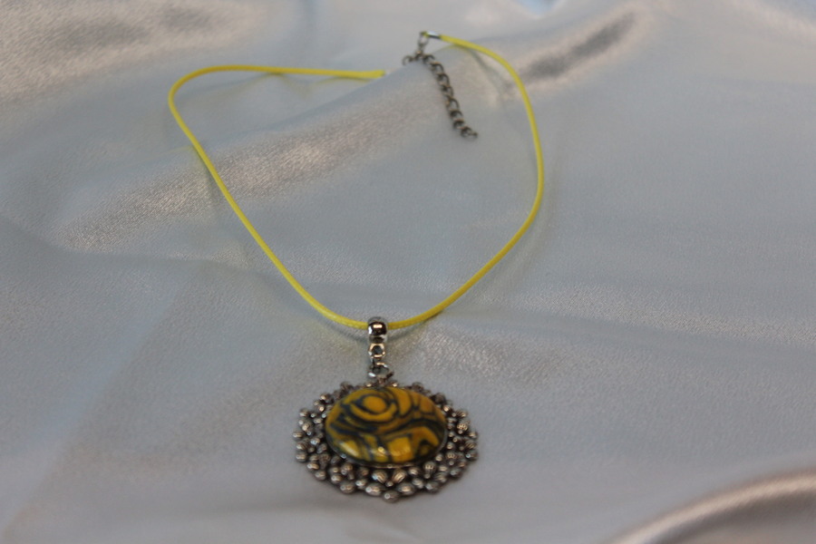 Collier Coton Ciré, Support Couronne de Fleurs et Polymère Or et Argent Métallisés (4)