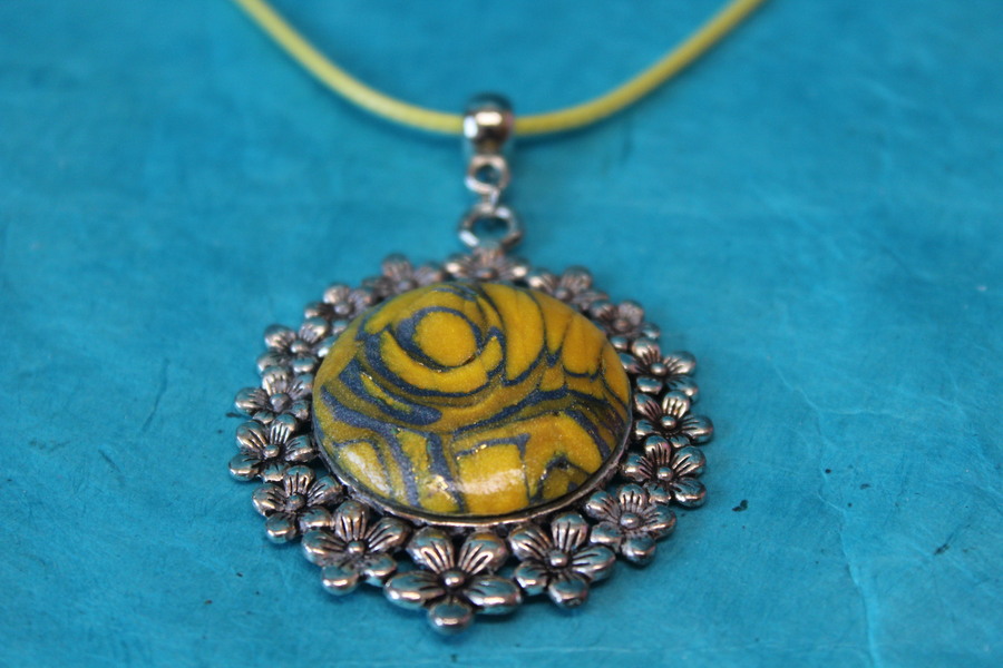 Collier Coton Ciré, Support Couronne de Fleurs et Polymère Or et Argent Métallisés (6)