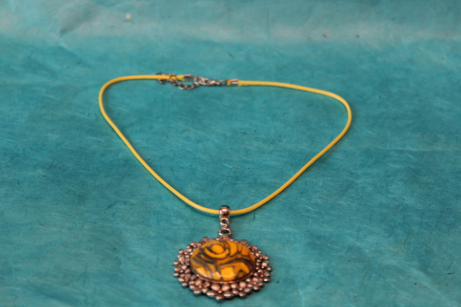 Collier Coton Ciré, Support Couronne de Fleurs et Polymère Or et Argent Métallisés (3)