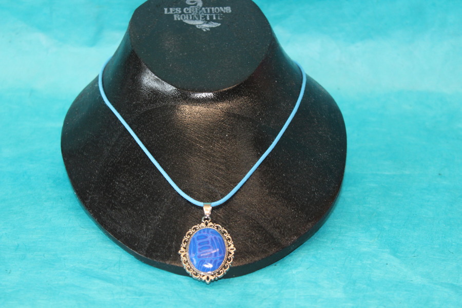 Collier Coton Ciré Bleu, Support Style Baroque, Polymère Tons Bleus et Rose (3)