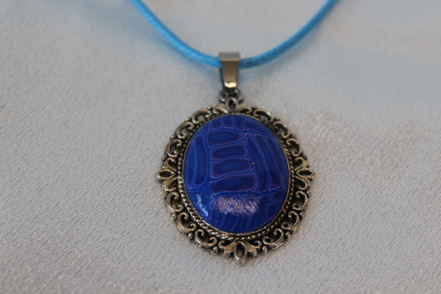 Collier Coton Ciré Bleu, Support Style Baroque, Polymère Tons Bleus et Rose (7)
