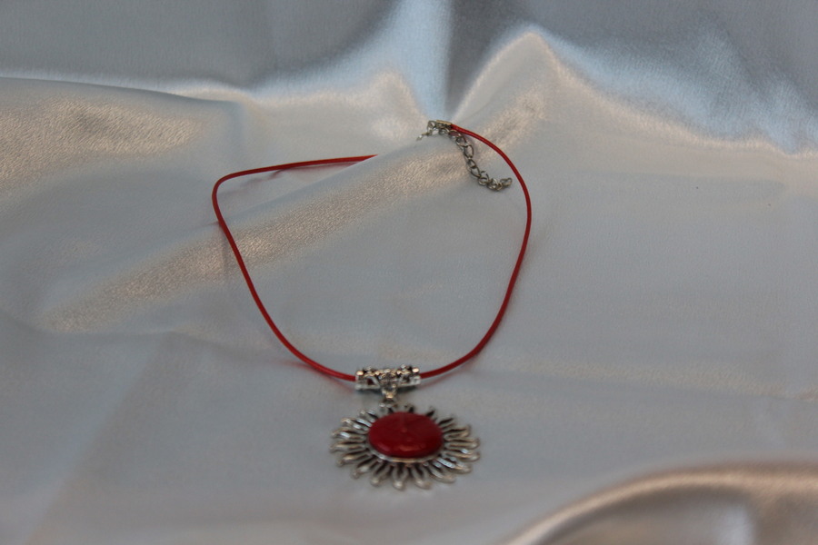 Collier Coton Ciré Rouge, Support Soleil et Polymère Rouge (4)