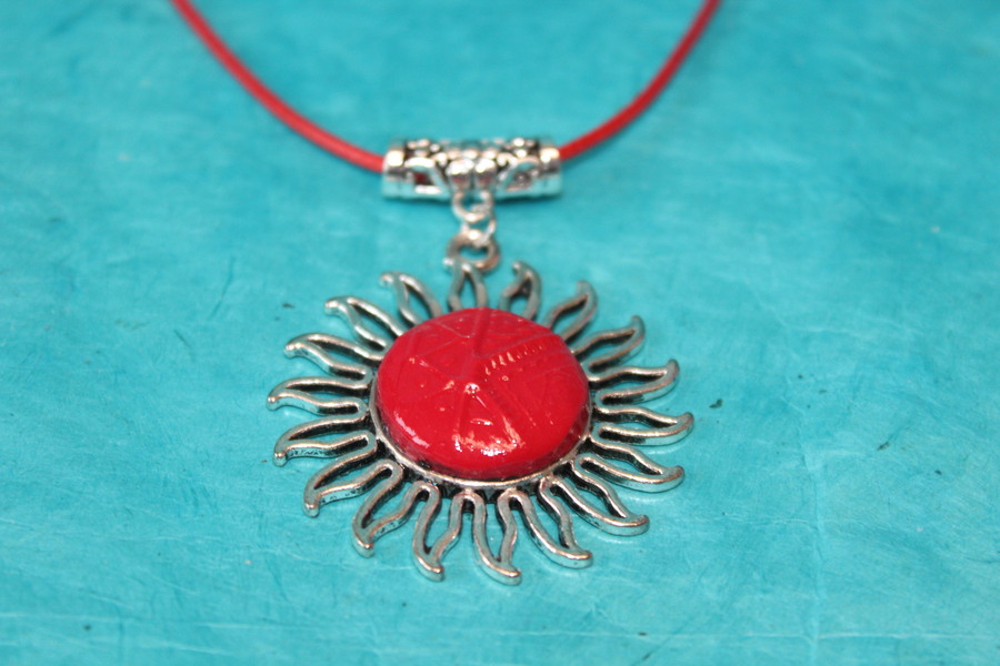 Collier Coton Ciré Rouge, Support Soleil et Polymère Rouge (2)