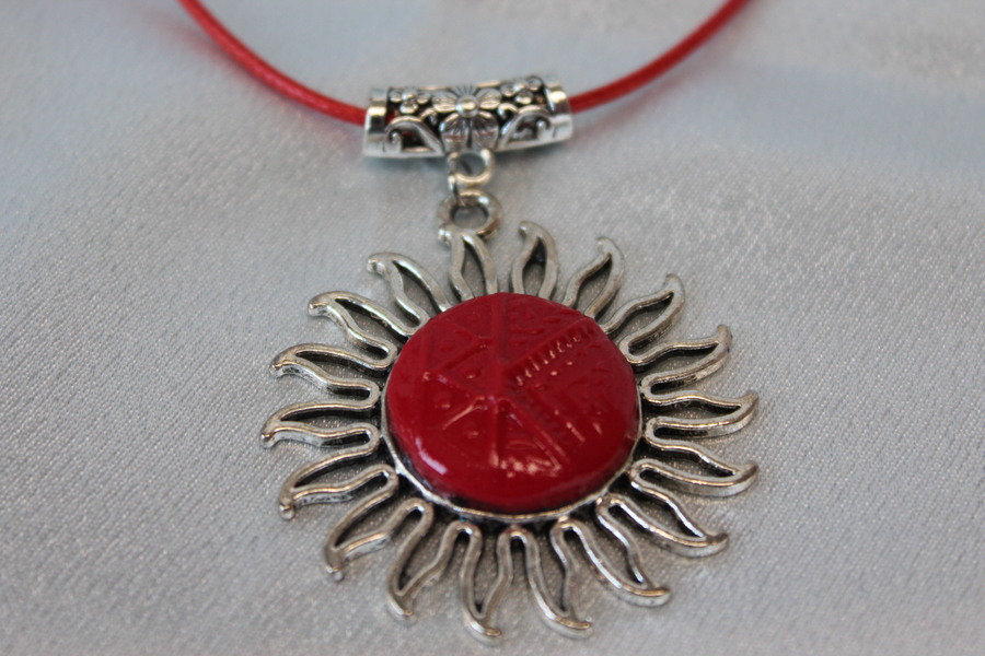 Collier Coton Ciré Rouge, Support Soleil et Polymère Rouge (5)