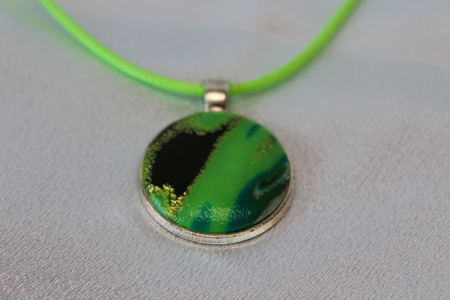Collier Coton Ciré Vert Anis, Support Rond et Polymère Multicolores (5)