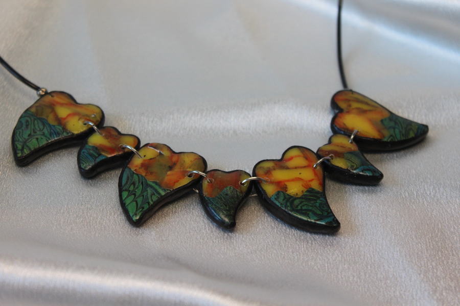 Collier aux Coeurs en Polymere 2 Tons (3)