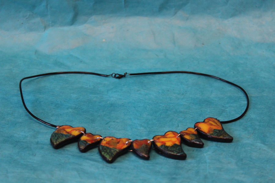 Collier aux Coeurs en Polymere 2 Tons (5)
