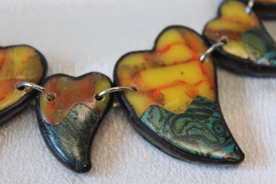 Collier aux Coeurs en Polymere 2 Tons (4)