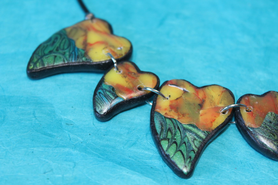 Collier aux Coeurs en Polymere 2 Tons (8)