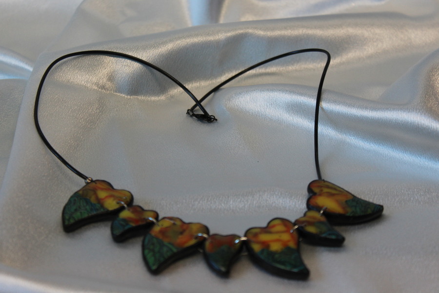 Collier aux Coeurs en Polymere 2 Tons