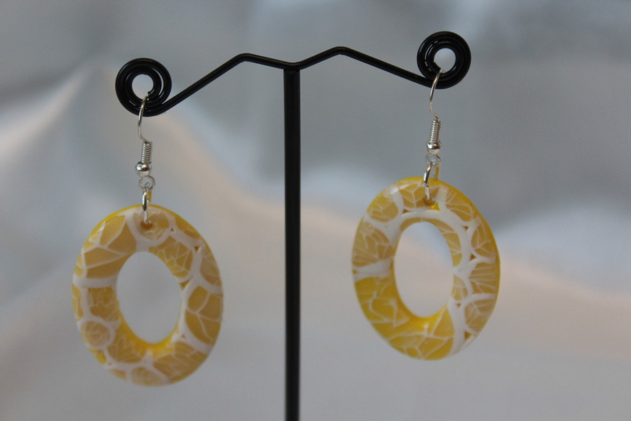 Boucle dOreille Polymère Jaune et Blanche (2)