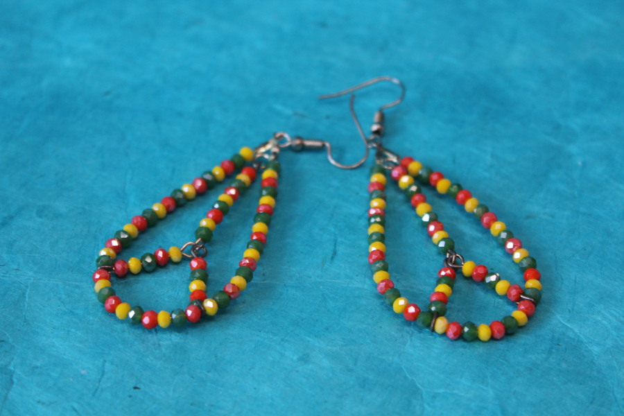 Boucle dOreille Gouttes dEau et Perles à Facette Vertes-Jaunes-Rouge