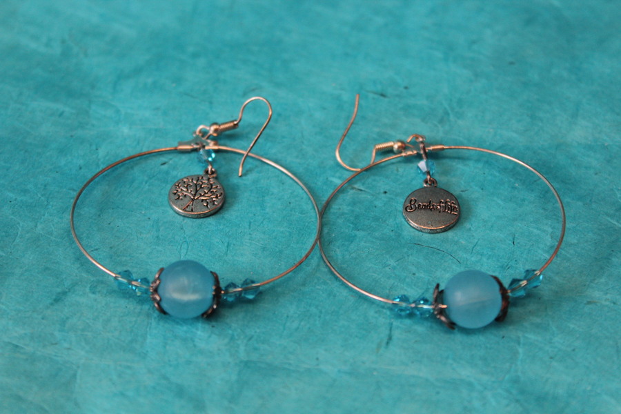 Boucle dOreille Créole et Perles Bleus (4)