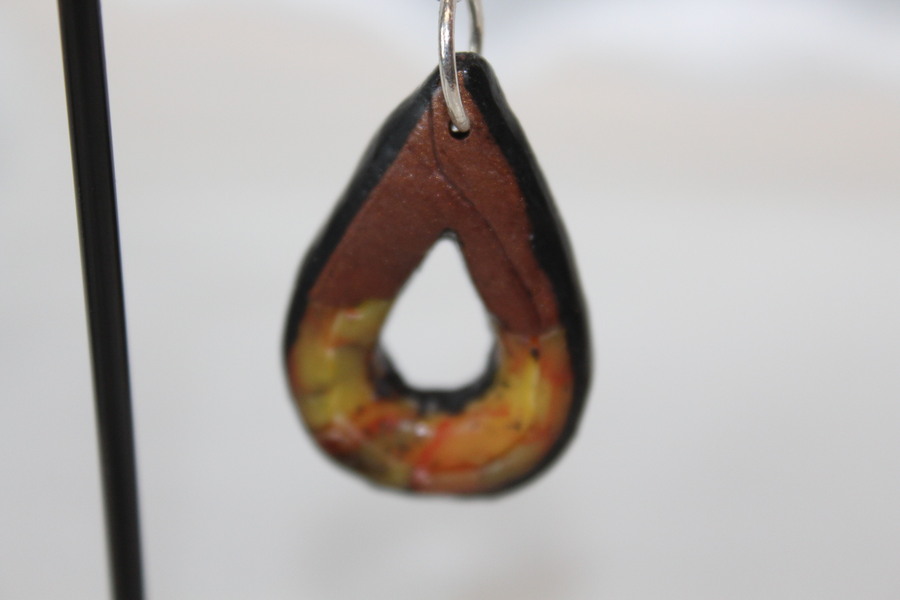 Boucle dOreille Goutte deau Creux-Pâte polymère Noir, Marron, Jaune et Rouge Craquelés (4)