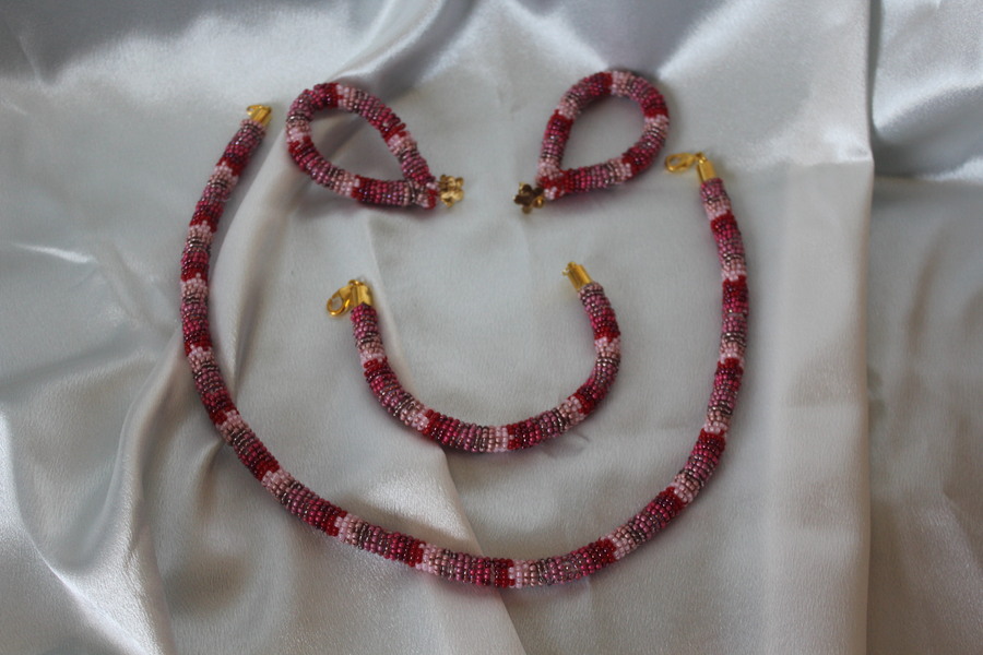 Parure Perles Rocailles-Couleurs Divers Tons de Roses (2)