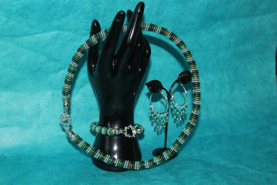 Parure Perles Rocailles-Couleurs Divers Tons de Verts (2)