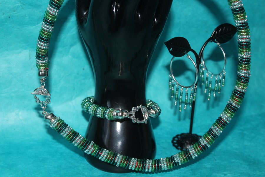 Parure Perles Rocailles-Couleurs Divers Tons de Verts (4)
