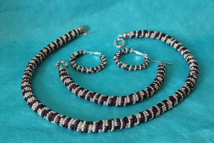 Parure Perles Rocailles-Couleurs Aubergine et Argent