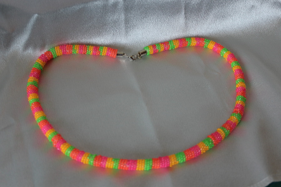 Collier de Perles de Rocailles de Couleurs Vives (2)