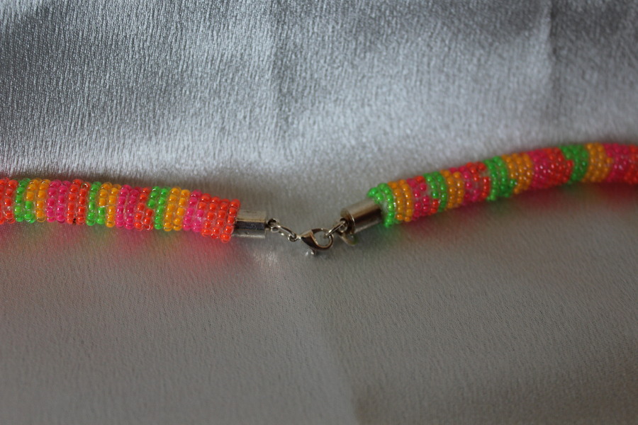 Collier de Perles de Rocailles de Couleurs Vives (3)