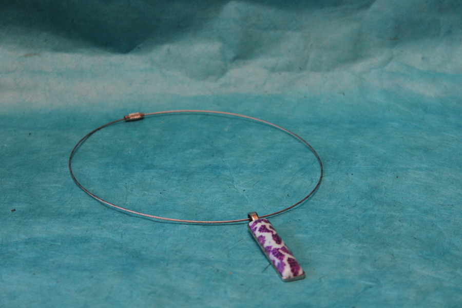 Collier-Acier-Argente-Support-Rectangulaire-Polymere-Bleu-Violet-3