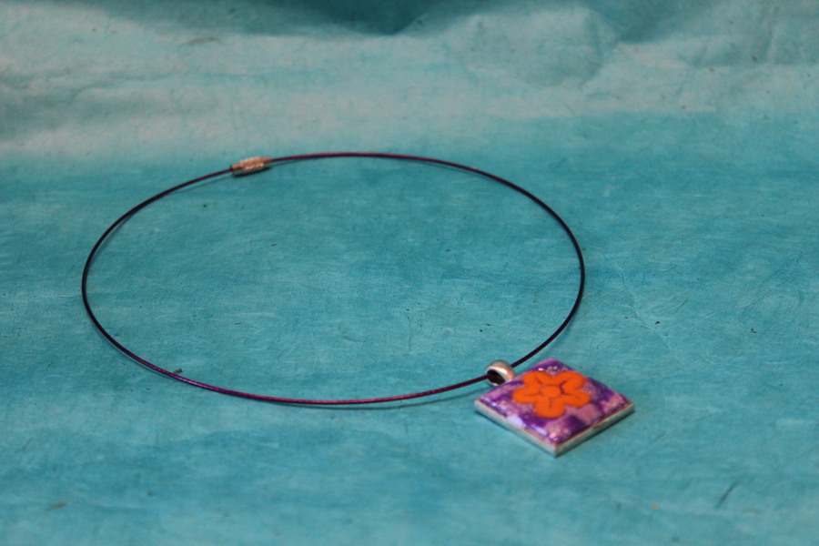Collier-Acier-Argente-Cabochon-Carre-Polymere-Marbre-Violet-Fleur-Orange-3