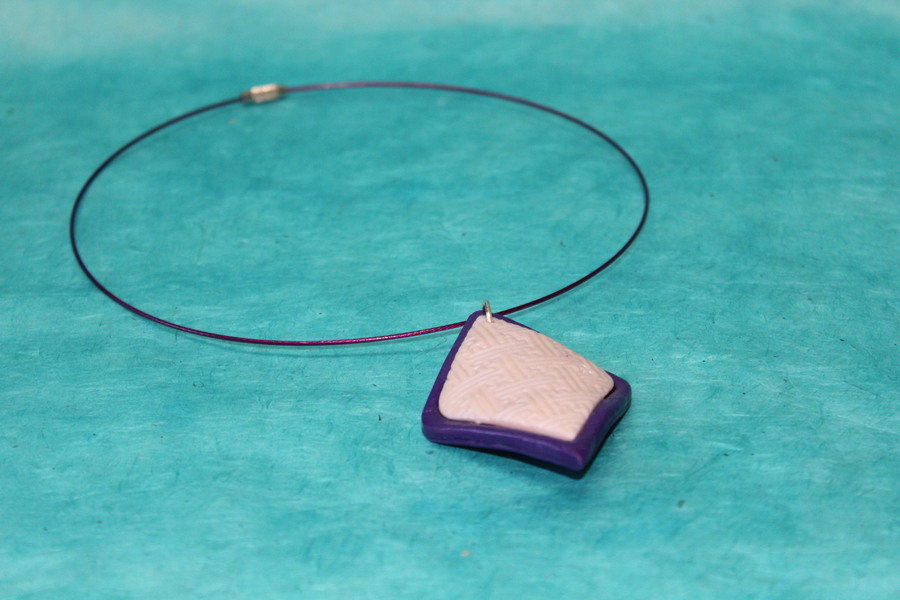 Collier-Filin-Pendantif-Polymere-Blanc-Violet-2