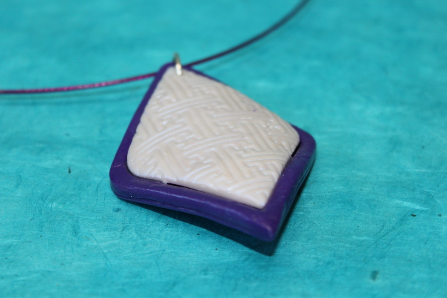 Collier-Filin-Pendantif-Polymere-Blanc-Violet-3