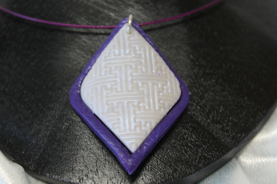Collier-Filin-Pendantif-Polymere-Blanc-Violet-5