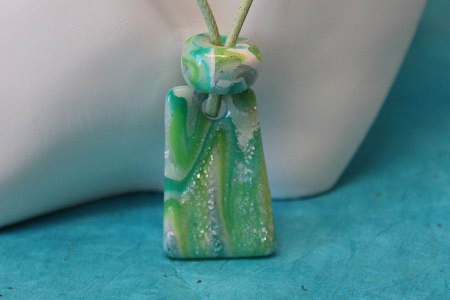 Collier-Chaine-Coton-Cire-Vert-Anis-Polymere-Degrade-verts-1