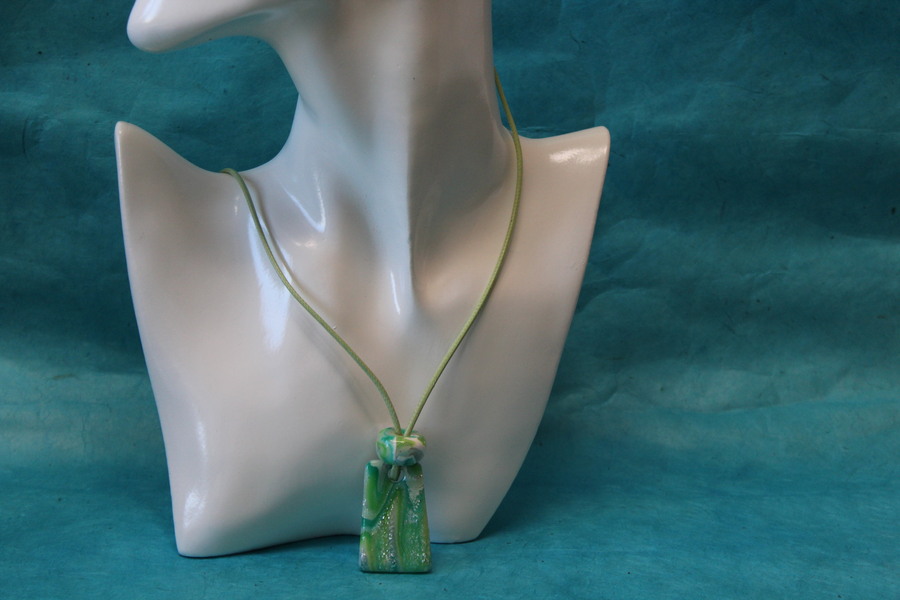 Collier-Chaine-Coton-Cire-Vert-Anis-Polymere-Degrade-verts