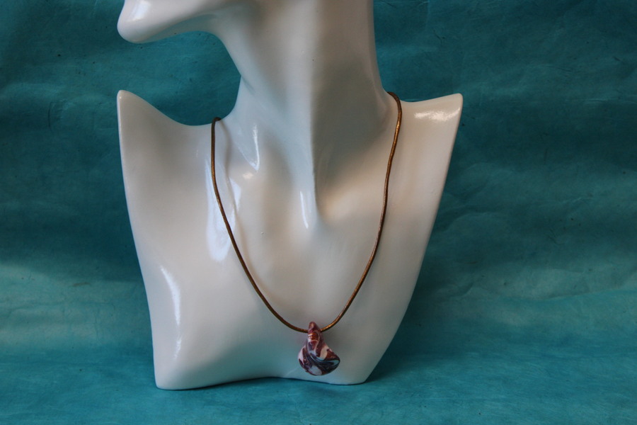 Collier-Chaine-Imitation-Cuir-Dore-Polymere-Multicolore