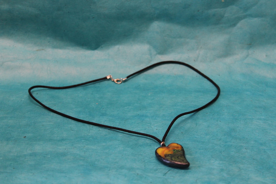 Collier-chaine-Coton-Cire-Polymere-Coeur-Vert-Jaune-2