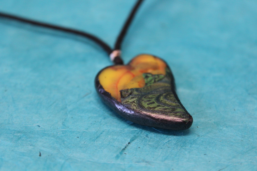 Collier-chaine-Coton-Cire-Polymere-Coeur-Vert-Jaune-3