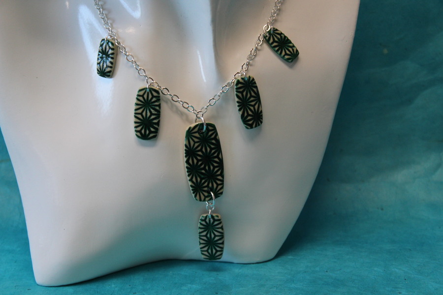 Collier-Chaine-Argente-Polymere-Ocre-Verte-3