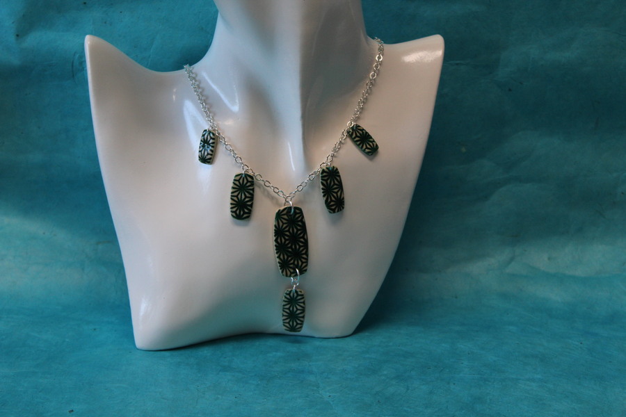 Collier-Chaine-Argente-Polymere-Ocre-Verte-2