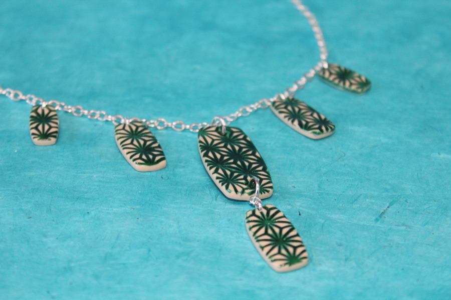 Collier-Chaine-Argente-Polymere-Ocre-Verte-1